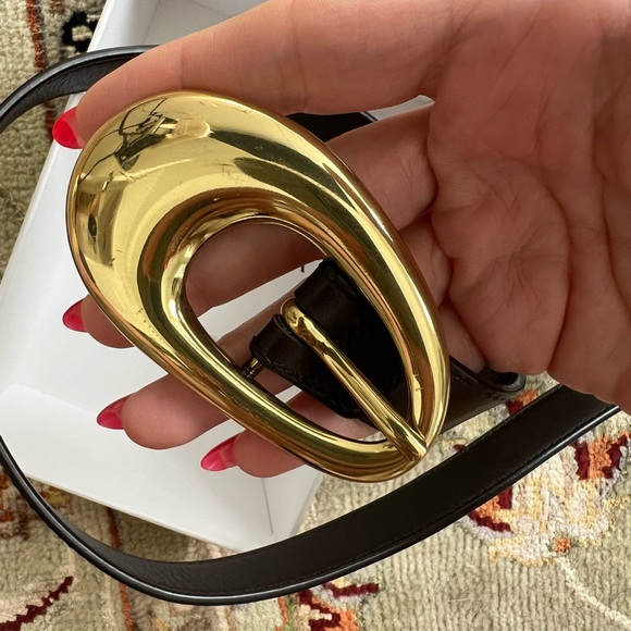 Bottega Veneta Women’s Brown Leather Belt with Gold Buckle - Picture 6 of 8